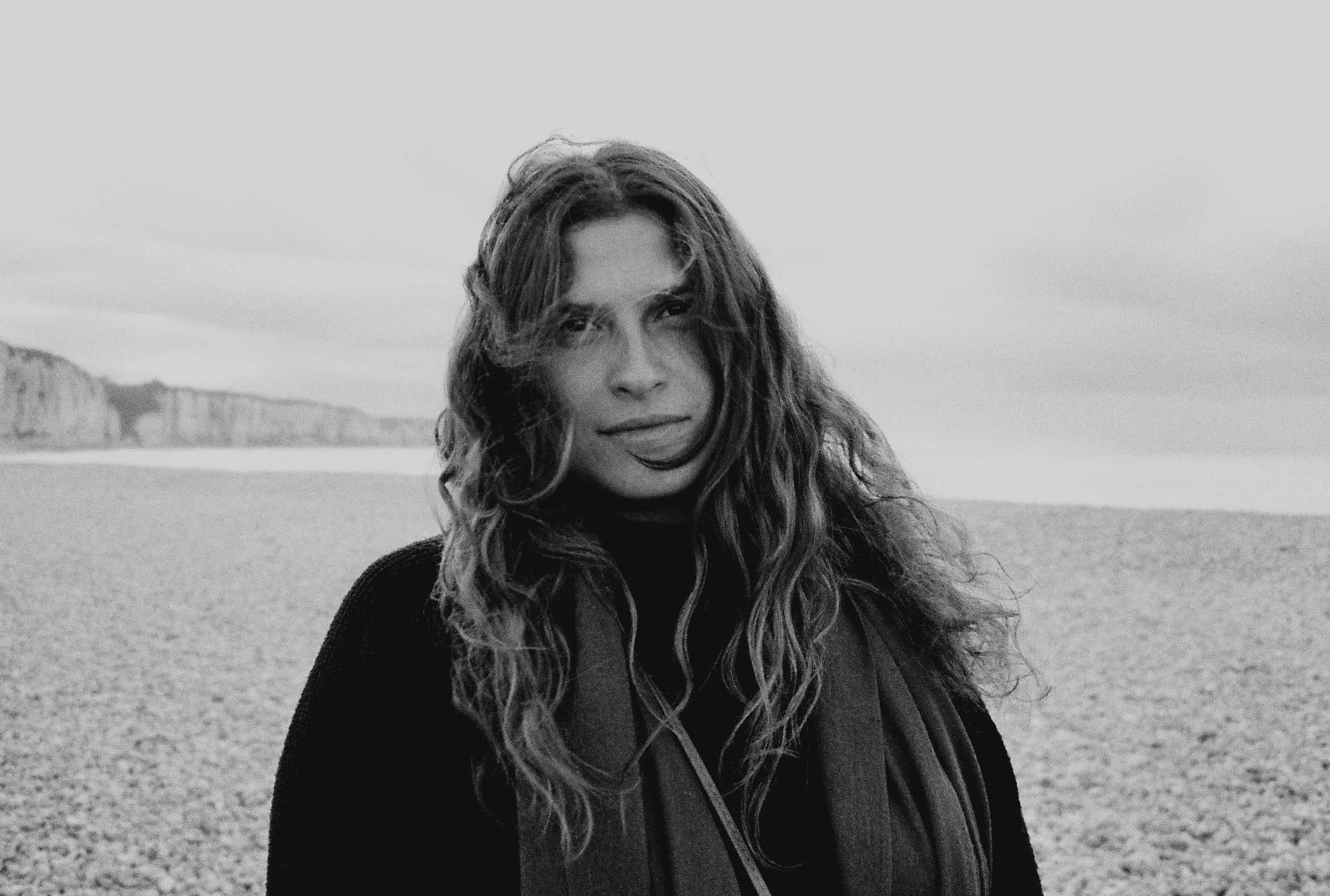 Naeli Captures Hearts With En Passant