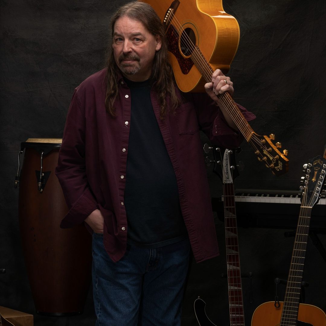 Ray Johnson's "Ocean Blue" Makes Waves in the Music Scene