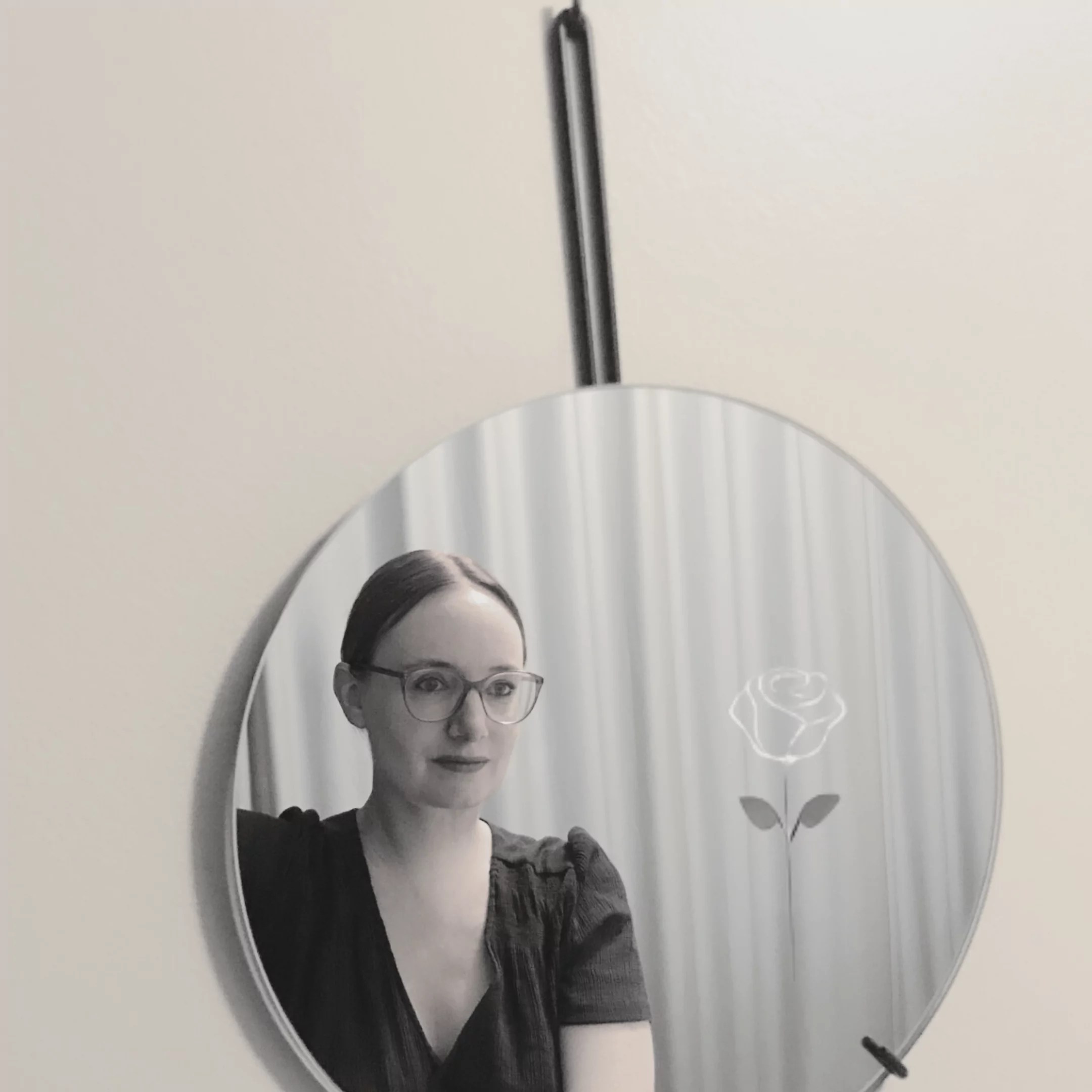 Mira Zoff Enchants With Ethereal Electro-Pop Single "Une Autre Vie En Rose"