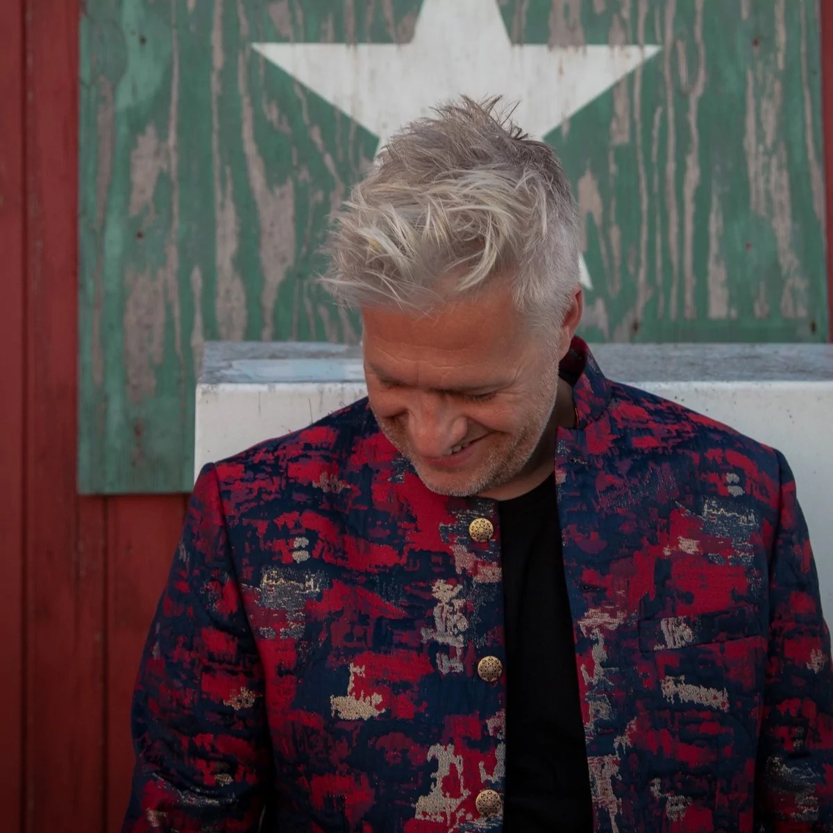 Tomas Raae's "Jeg Glemmer Dig Aldrig": A Nordic Echo in Sound