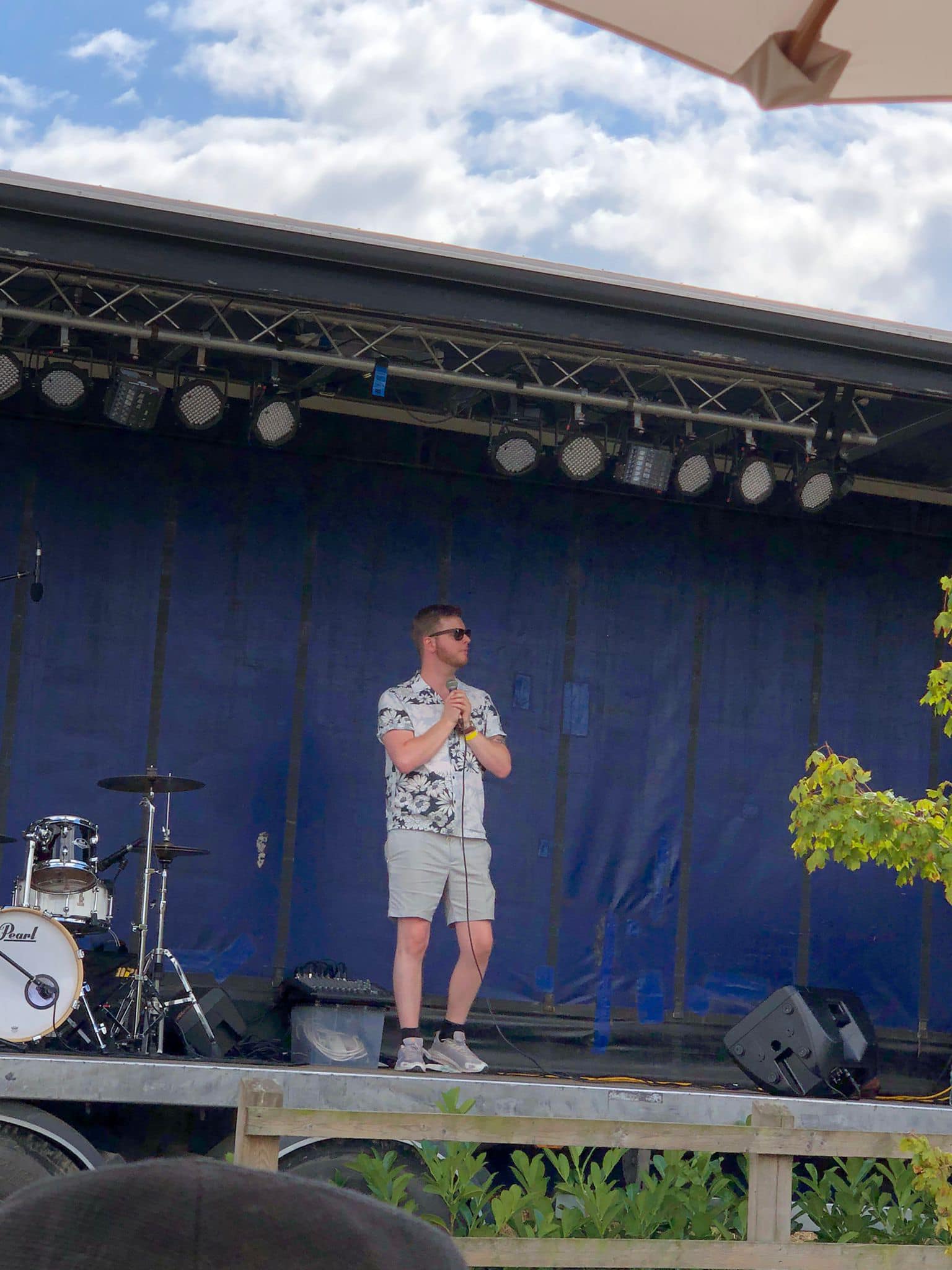 Robin Shaw Sings His Heart Out In 'Yours Sincerely'