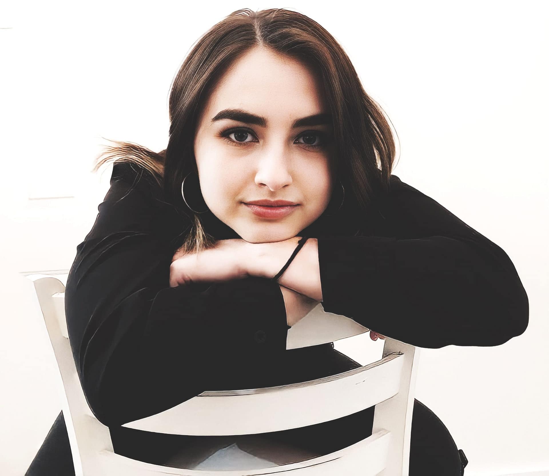 Maria Hubbel Weaves A Motivational Masterpiece In Her Latest Single 'The Best'