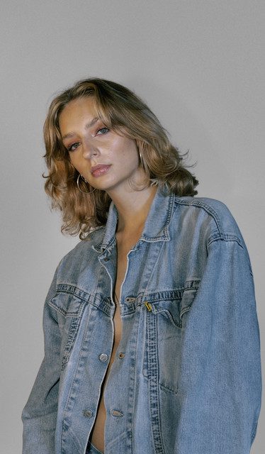 Swan Soars with Debut EP ‘Underneath My Façade’