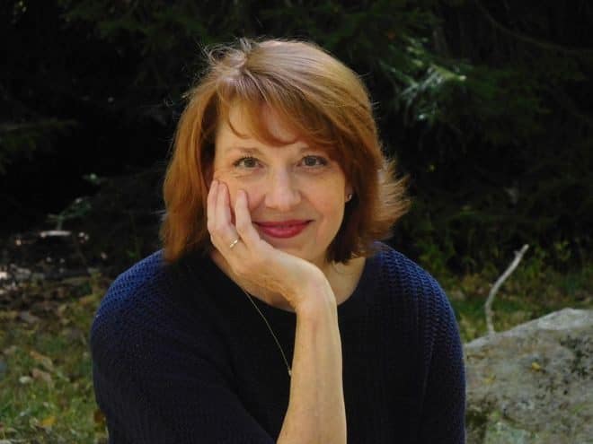 Stephanie Phillips Unravels 'Retrospective' - Folk's Bridge Between Past And Present