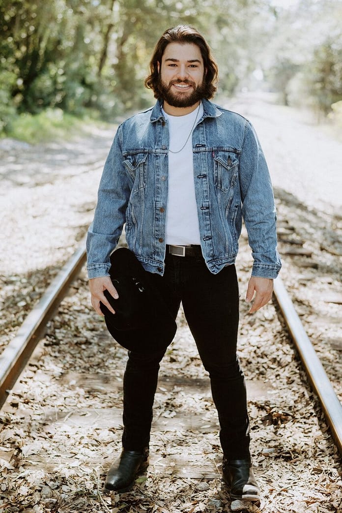 Orlando Mendez Delivers Captivating Country-Rock Anthems Straight From The Heart