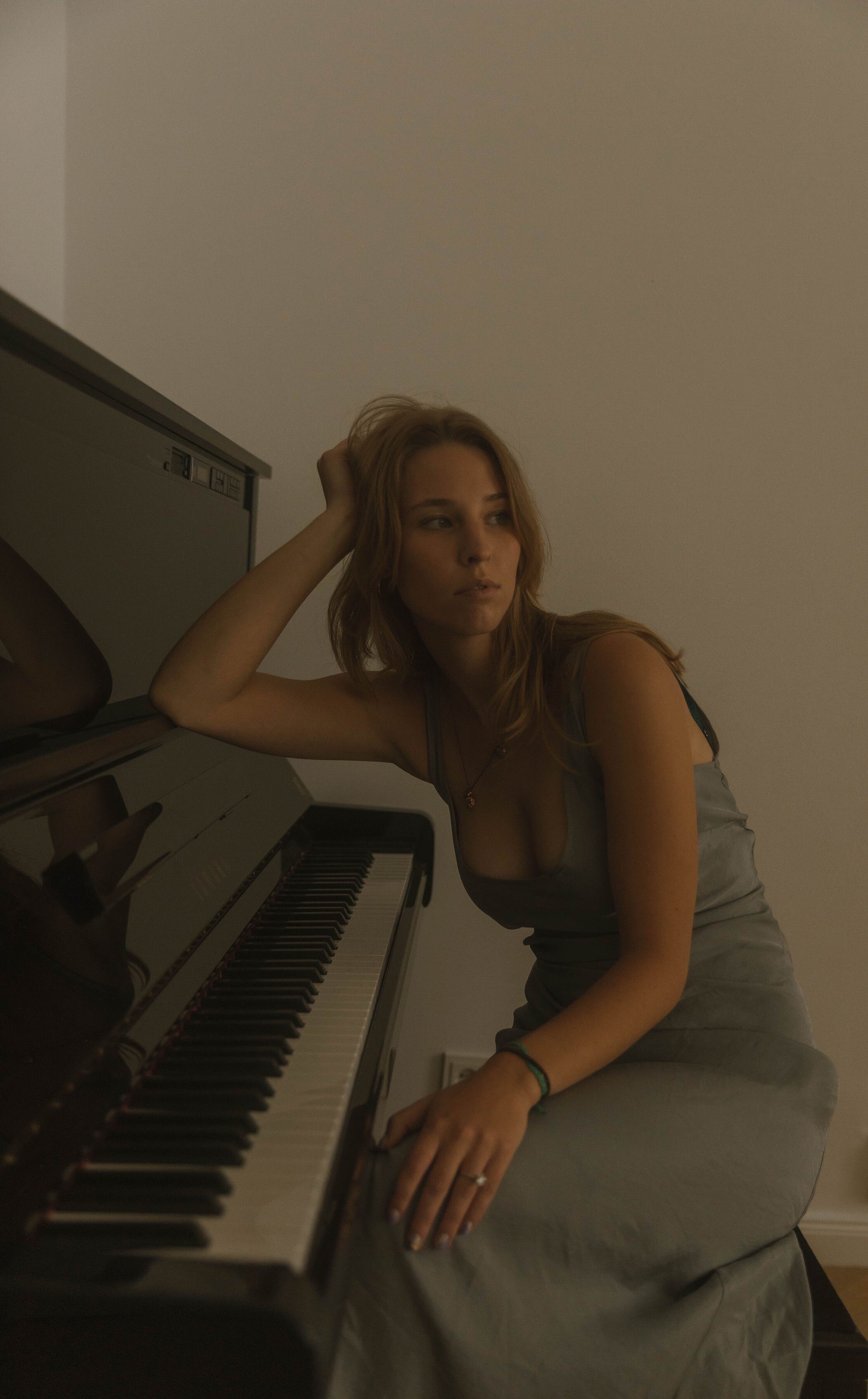 The Gleaming Beacon In The Folk Pop Universe Livi Jacobs Shares New Single 'Goodbye'