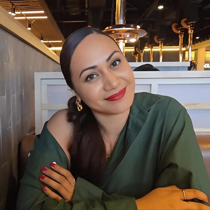 "CRUSH" Hour Groove: Rosie Belvie's Poly-Rhythmic Delight.