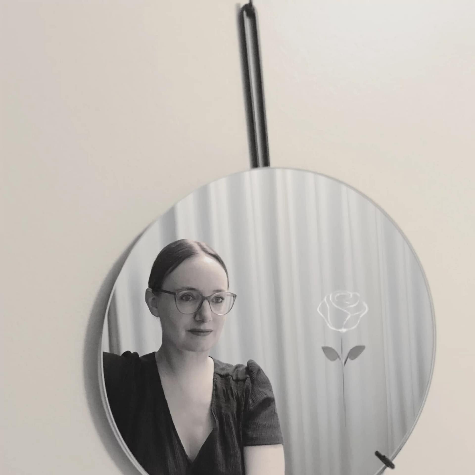 Mira Zoff Enchants With Ethereal Electro-Pop Single "Une Autre Vie En Rose"