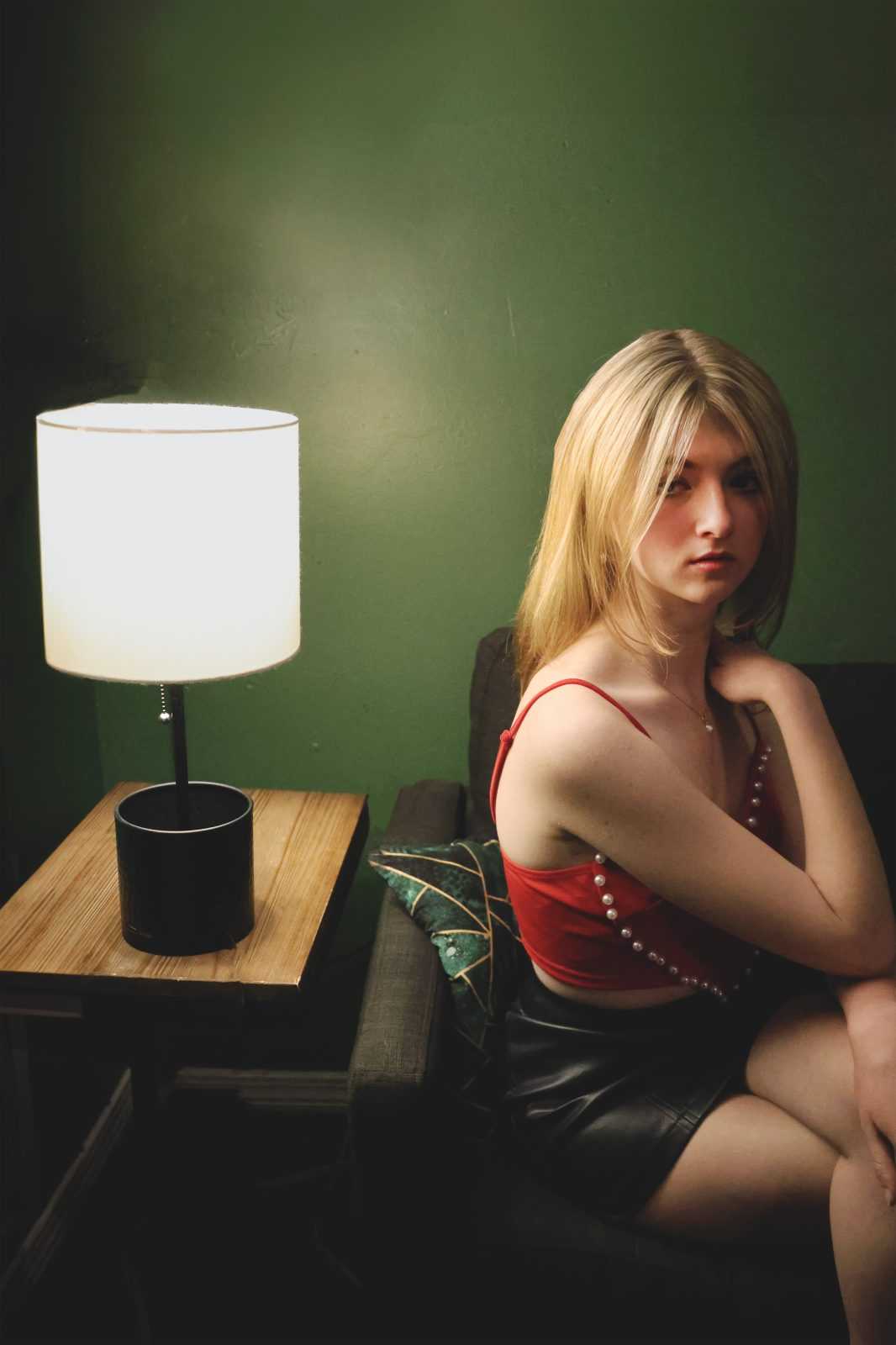 Ava Valianti Captures The Bittersweet Of Fading Connections In "Distant"